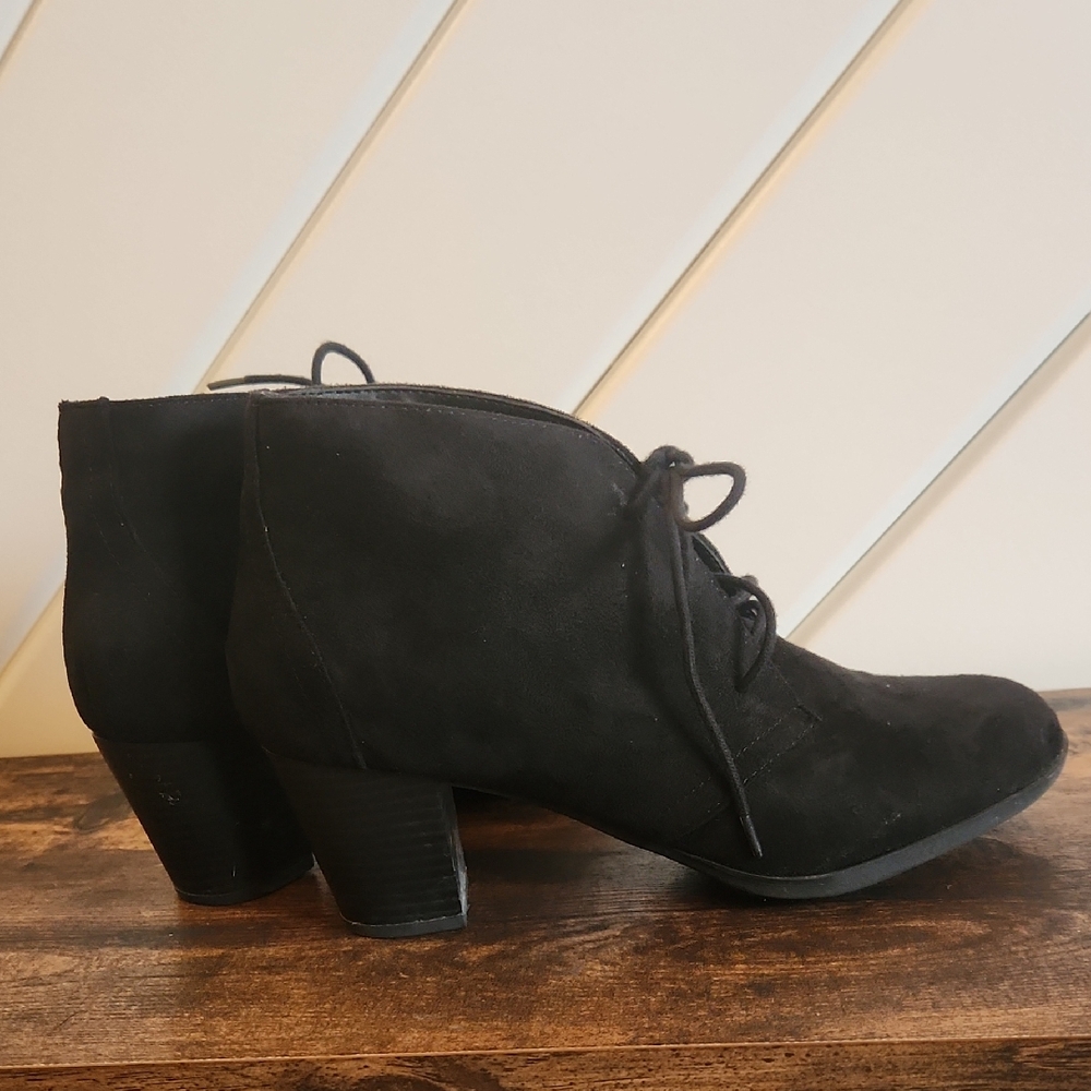 Elegant Black Lace-Up Women's Boots